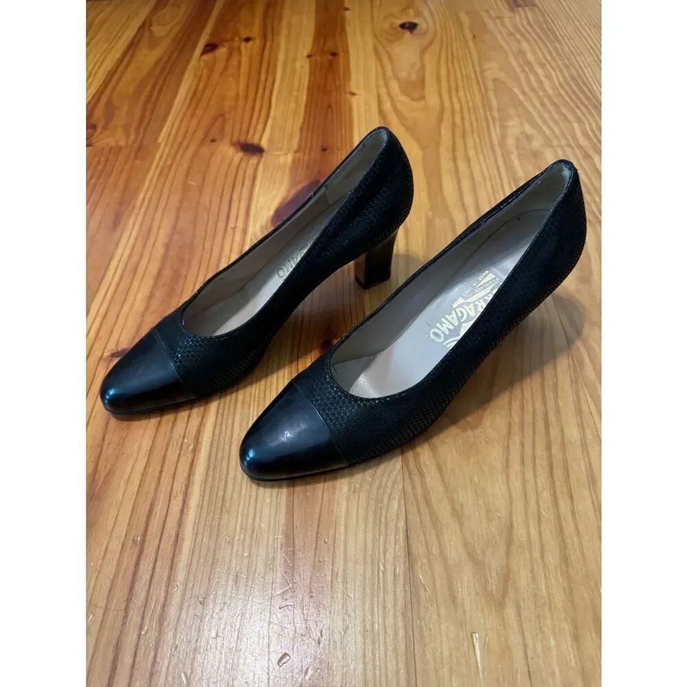 Salvadore Farragamo Ladies Pumps Made In Italy 10 1/2 AAA Black Pebbled Leather - Picture 3 of 13